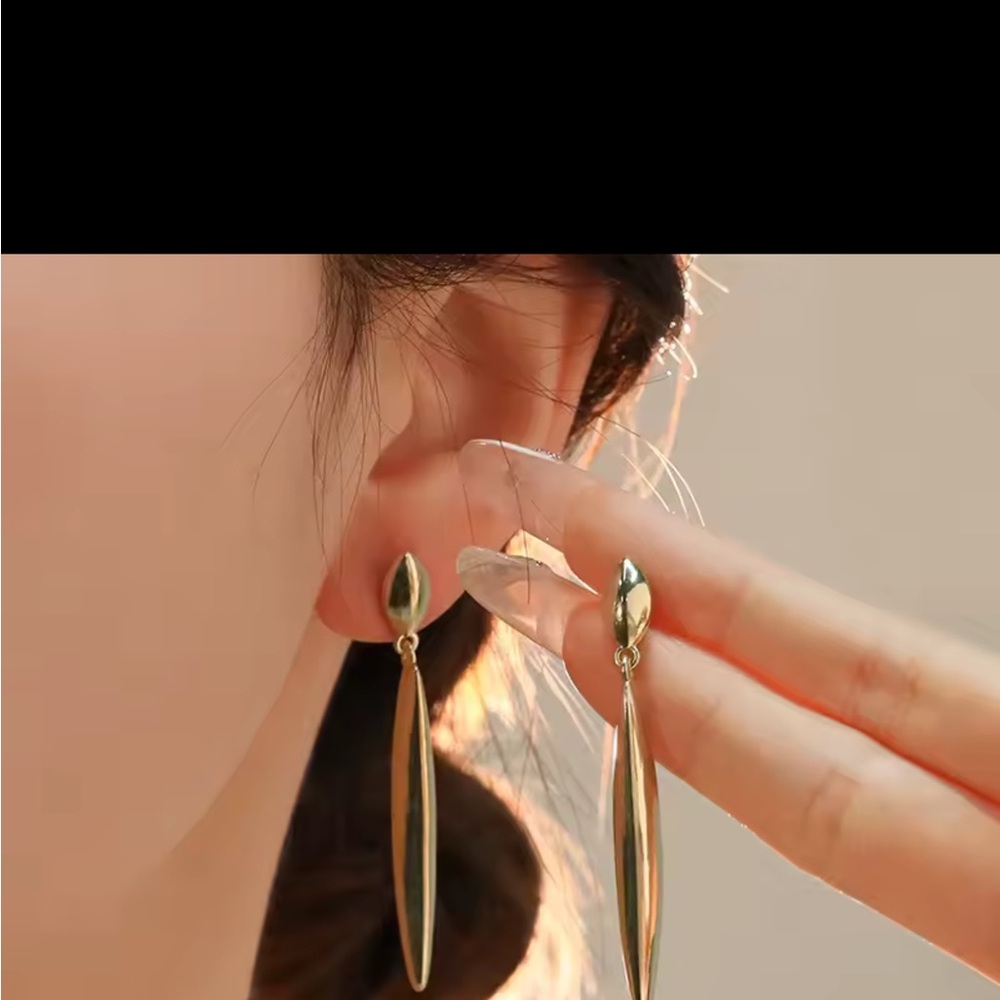 NEW Elegant Gold Drop Earrings